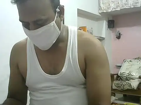 Famit025 online show from April 13, 2026, 6:57 pm