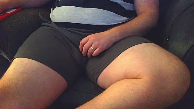 thighguy30 online show from November 27, 2025, 11:40 pm