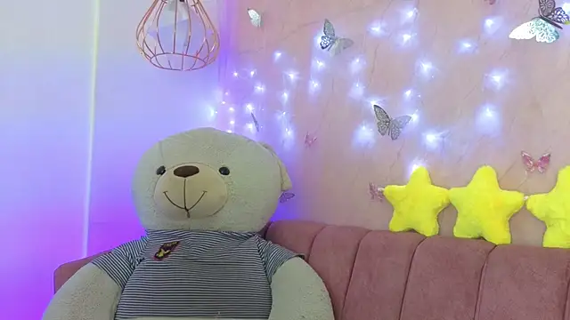 april bennett online show from December 1, 2025, 12:43 pm