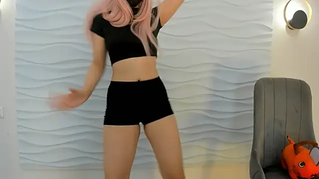 yanyaan online show from December 1, 2025, 9:53 pm