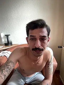 bisexevaa online show from April 15, 2026, 7:26 am