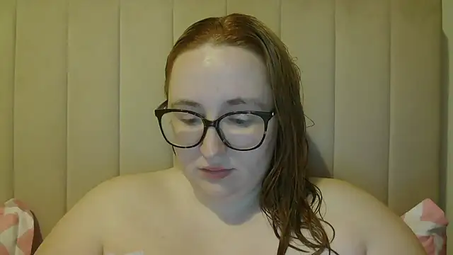 Snapshot of CurvyNaughtyCherry chatting on March 31, 2026, 3:52 am CurvyNaughtyCherry online show from March 31, 2026, 3:52 am