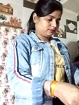 Hot-Pooja25 online show from February 9, 2026, 3:38 pm