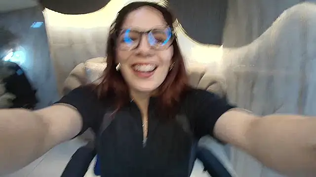 nadia r  online show from July 21, 2026, 8:00 pm