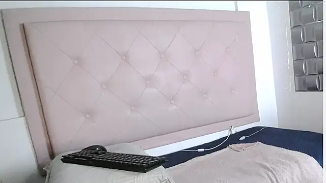 Dulce  Lovee online show from October 20, 2025, 9:37 pm