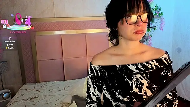 RobinBennett online show from November 27, 2025, 12:18 pm