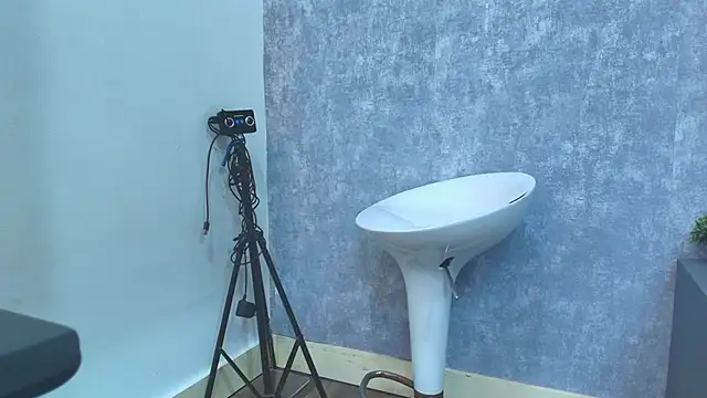 kissme luna online show from September 14, 2025, 7:57 pm