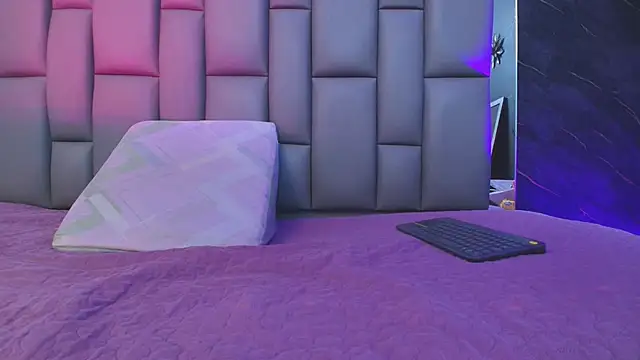 kissme luna online show from September 25, 2025, 7:06 pm