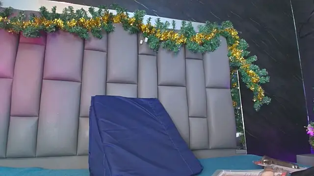 kissme luna online show from December 1, 2025, 7:30 pm