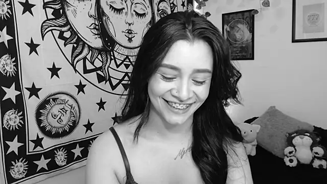 MarilynWhite  online show from October 28, 2025, 10:12 pm