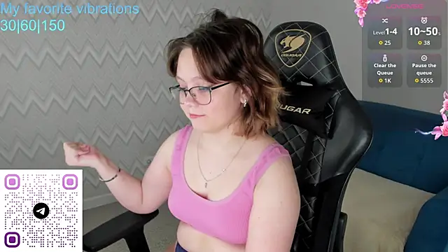 Mila  Cutee online show from October 12, 2025, 1:48 am