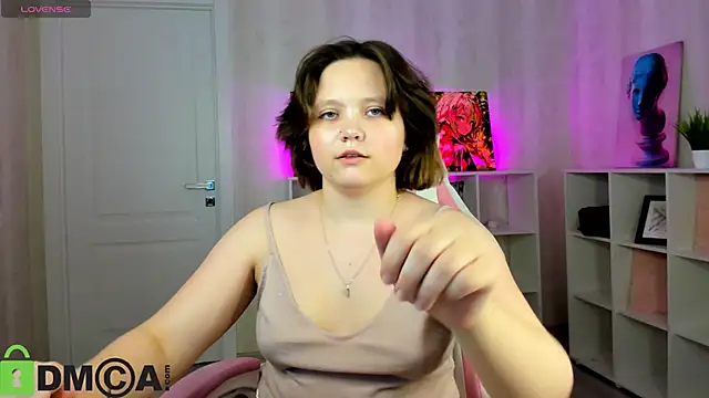 Mila  Cutee online show from November 17, 2025, 9:26 am