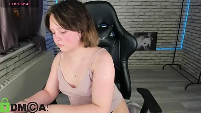 Mila  Cutee online show from November 26, 2025, 9:32 am