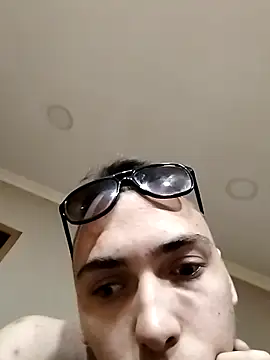 Strawboyy online show from October 30, 2025, 4:52 pm