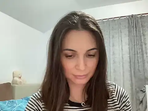lannaah  online show from October 8, 2025, 11:19 am