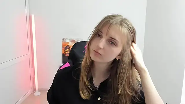 NeyliDream online show from April 6, 2026, 1:23 pm