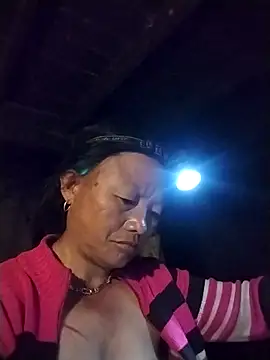 Snapshot of Samdim23 chatting on October 31, 2025, 9:49 pm Samdim23 online show from October 31, 2025, 9:49 pm