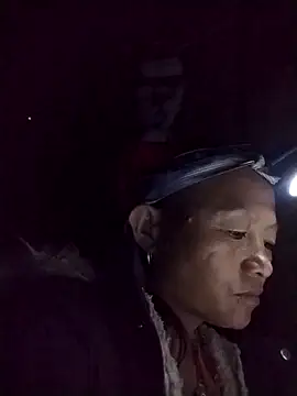 Snapshot of Samdim23 chatting on November 3, 2025, 2:40 pm Samdim23 online show from November 3, 2025, 2:40 pm