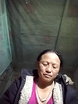 Snapshot of Samdim23 chatting on November 16, 2025, 12:44 pm Samdim23 online show from November 16, 2025, 12:44 pm