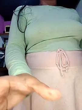 Snapshot of girlpee chatting on December 2, 2025, 6:47 pm girlpee online show from December 2, 2025, 6:47 pm