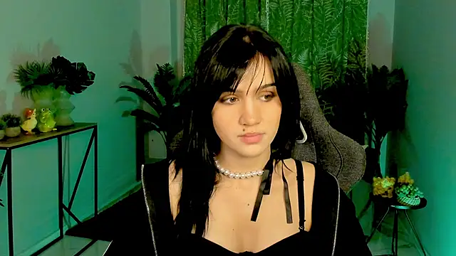 Snapshot of MonicaFarmer chatting on October 23, 2025, 8:51 pm MonicaFarmer online show from October 23, 2025, 8:51 pm