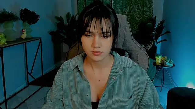 Snapshot of MonicaFarmer chatting on November 19, 2025, 5:35 pm MonicaFarmer online show from November 19, 2025, 5:35 pm