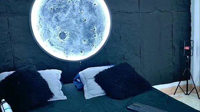 IvannaaVega online show from April 8, 2026, 4:45 am