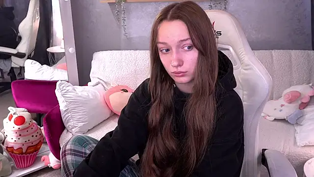 FoxyMayy online show from October 24, 2025, 6:21 am