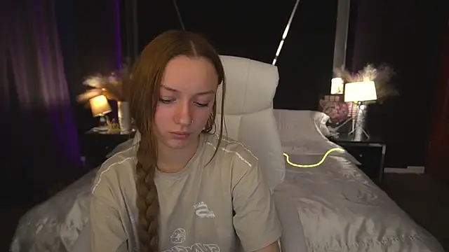 FoxyMayy online show from November 3, 2025, 1:56 pm