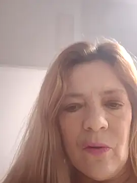 Casandra Cruz online show from September 26, 2025, 1:04 pm