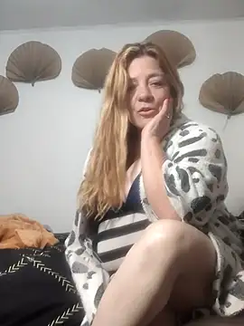 Casandra Cruz online show from September 28, 2025, 1:00 am
