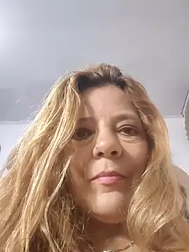 Casandra Cruz online show from September 28, 2025, 1:05 pm