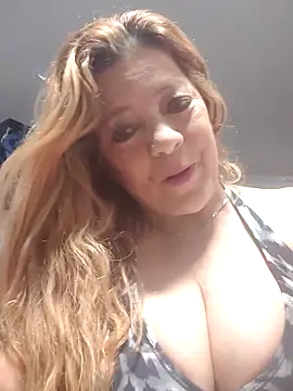 Casandra Cruz online show from September 30, 2025, 10:53 am