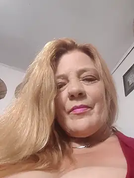 Casandra Cruz online show from October 3, 2025, 12:18 am
