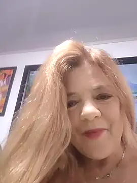 Casandra Cruz online show from October 3, 2025, 12:46 pm