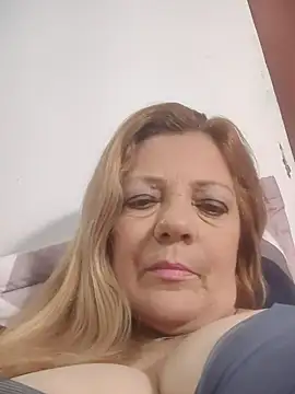 Casandra Cruz online show from October 15, 2025, 1:39 am