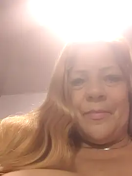 Casandra Cruz online show from October 19, 2025, 2:45 am
