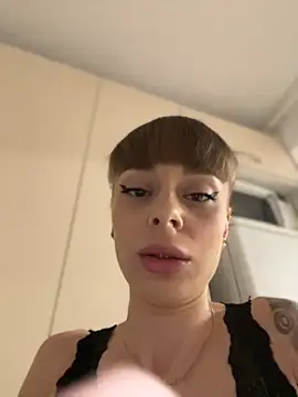 Snapshot of BabyBee_ chatting on October 7, 2025, 1:36 am BabyBee  online show from October 7, 2025, 1:36 am
