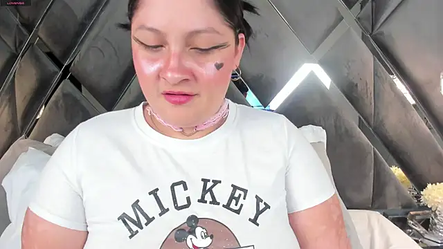 Snapshot of AlisonHalle chatting on November 12, 2025, 5:57 pm AlisonHalle online show from November 12, 2025, 5:57 pm