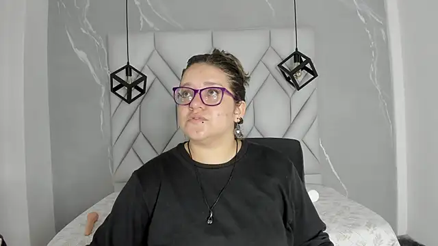hellen tirey online show from September 27, 2025, 1:49 pm