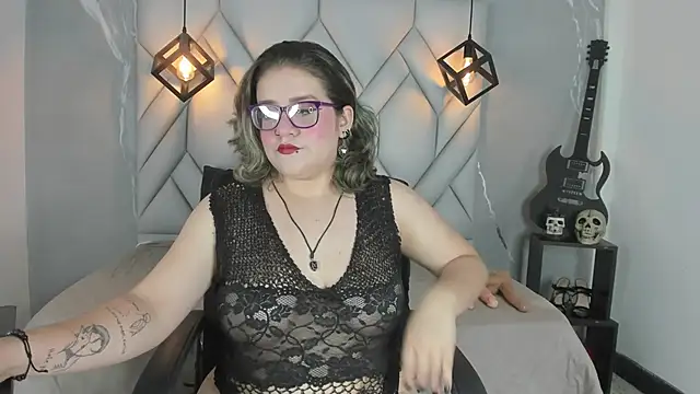 hellen tirey online show from October 9, 2025, 1:53 pm