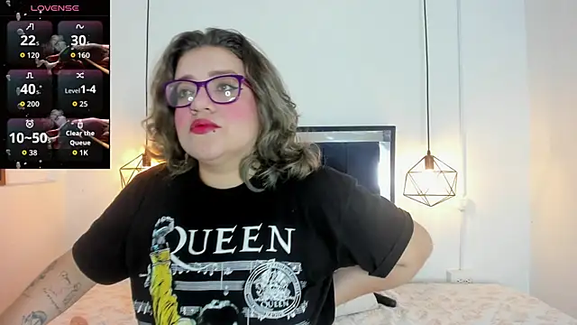 hellen tirey online show from October 12, 2025, 1:43 pm