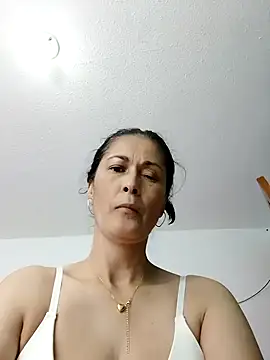 ZARAY 1118 online show from October 29, 2025, 7:04 pm