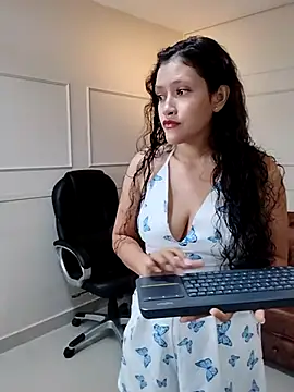 ArielBlossom    online show from September 22, 2025, 11:23 am