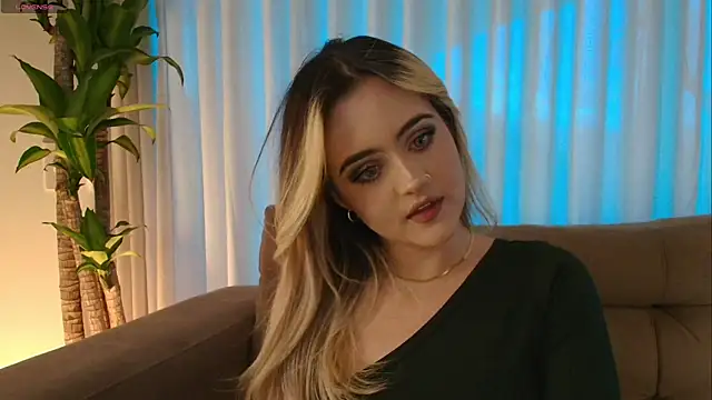 Snapshot of MaryMoon_ chatting on November 1, 2025, 10:12 pm MaryMoon online show from November 1, 2025, 10:12 pm