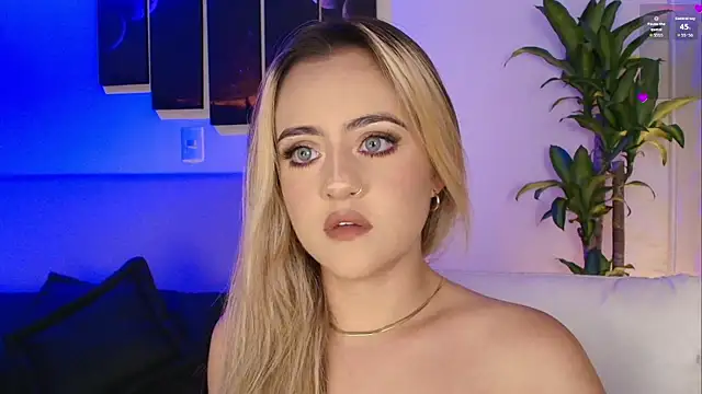 Snapshot of MaryMoon_ chatting on November 7, 2025, 12:32 am MaryMoon online show from November 7, 2025, 12:32 am