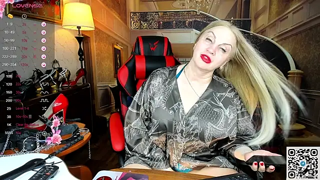 Nina Devillle online show from April 12, 2026, 1:38 pm