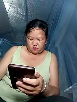 Snapshot of riso-00 chatting on October 4, 2025, 1:42 pm riso-00 online show from October 4, 2025, 1:42 pm