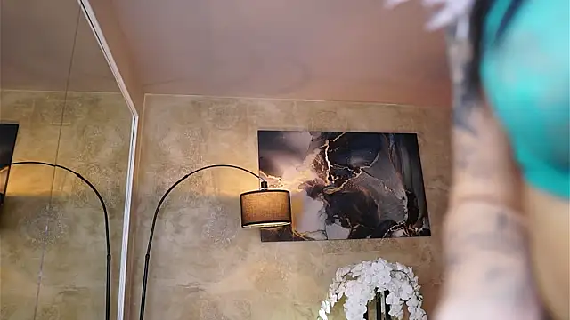 YuliaDesirevska online show from October 19, 2025, 5:02 pm