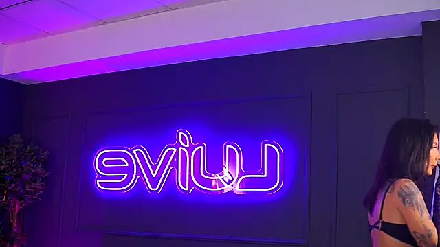 YuliaDesirevska online show from November 11, 2025, 8:09 pm